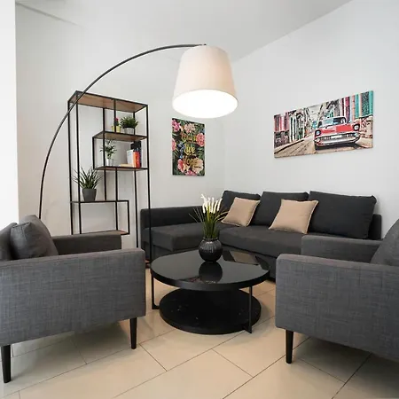 Chic Newly-Renovated Apartment Steps From Subway In Vienna'S Hernals District Exterior foto