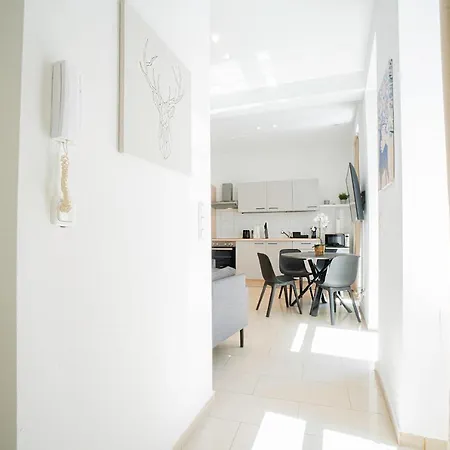 Chic Newly-Renovated Apartment Steps From Subway In Vienna'S Hernals District Exterior foto