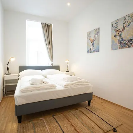 Chic Newly-Renovated Apartment Steps From Subway In Vienna'S Hernals District Exterior foto