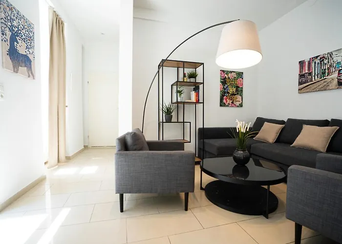 Chic Newly-Renovated Apartment Steps From Subway In Vienna\'S Hernals District
