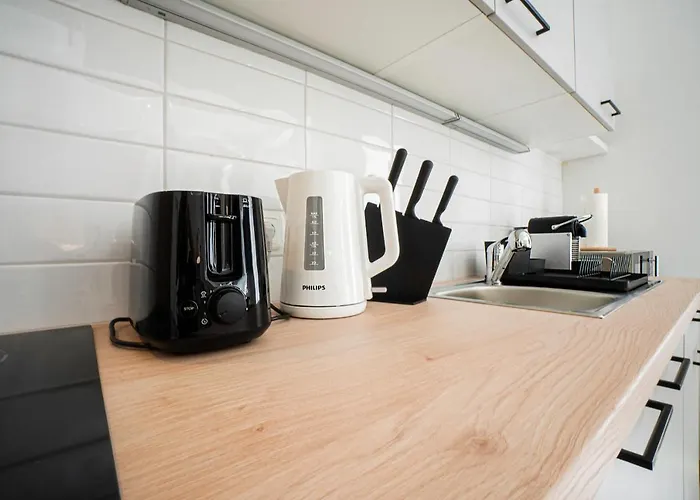 Chic Newly-Renovated Apartment Steps From Subway In Vienna\'S Hernals District
